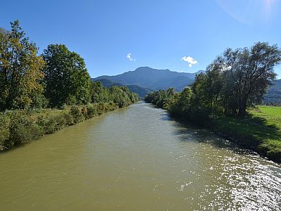 Die Loisach bildet Zu- und Abfluss des Kochelsees