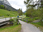 Wir kommen zu einer Brücke