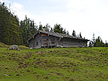 Wir passieren eine Hütte...
