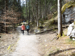 Ein paar Meter zieht sich der Weg den Berg hinauf