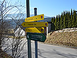 Wir verlassen wenig später die Straße linkshaltend...