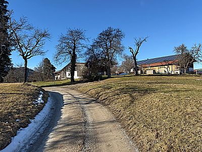 In Spöck gehen wir zu einer Straße, ...