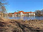 Unsere Wanderung beginnt am Kloster Seeon