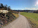 Über die Feldstraße spazieren wir hinunter...