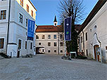 Im Innenhof des Klosters