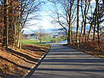 Sobald uns die Straße bergab leitet, ...