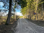 ...passieren wir eine Brücke...