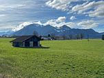Begleitet von Blicken zu den Chiemgauer Alpen...
