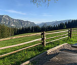 Auf der Terrasse der Bäckeralm