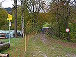 ...und überqueren eine Brücke