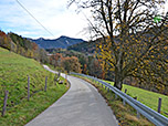 Von Anker leitet uns der Weg kurz bergab...