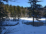 Eine Brücke führt über den Frillenseebach
