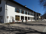 An der Touristeninformation gegenüber der Dorfkirche starten wir die Runde