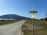 ... und halten uns an dem ersten Hof links