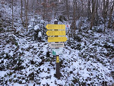 Wir folgen dem Wegweiser nach  Marquartstein ... 