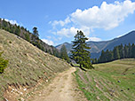 Der Weg wird etwas schmäler