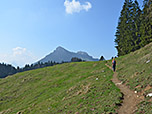 Mit Blick zum Kitzstein schlagen wir den Pfad zur Wagneralm ein
