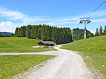 Wir folgen den Masten der Gondelbahn Seegatterl...
