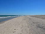 Man trifft nur wenige Leute an diesem Strandabschnitt