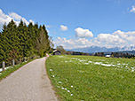 Der Weg leitet uns in nordöstlicher Richtung über den Rücken...