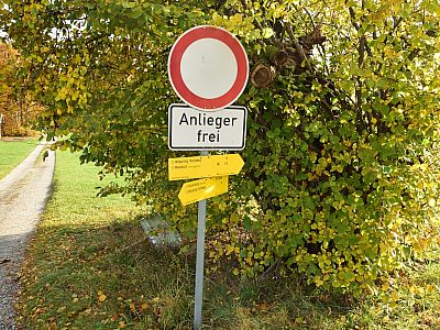 Wie immer folgen wir dem Wegweiser Rundweg Wilparting