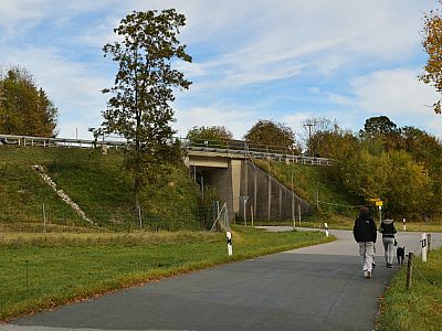 Die Unterführung nach links bringt uns auf die andere Seite der Autobahn