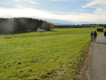 Wir wandern ein Stück auf Wendling zu