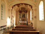 Der liebevoll gestaltete Altar des kleinen Kirchleins