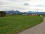 Rechts vom Wendelstein blicken wir auf die Berge am Spitzingsee mit dem Hochmiesing