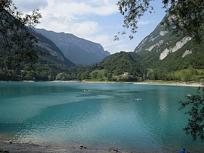 ... und das türkisblaue Wasser des Tennosees.