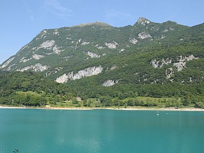 Im Nordosten zeigt sich der Gipfel des Monte Misone