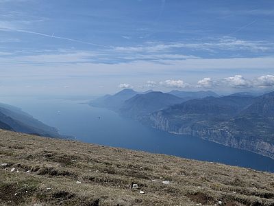 Der Blick über den Gardasee nach Süden
