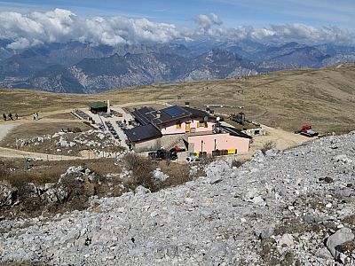 Die Hütte La Capannina , etwas nördlich der Gipfelstation