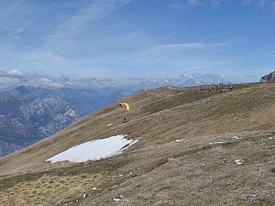 Die Colma di Malcesine wird gerne von Gleitschirmfliegern als Startrampe genutzt
