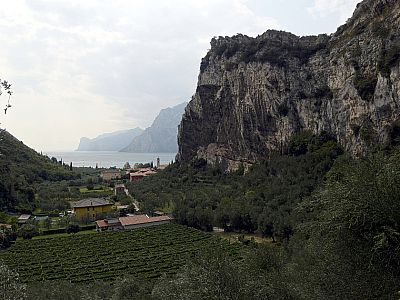 Der Ausblick zurück auf den Gardasee