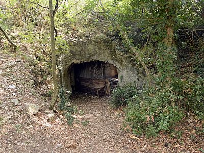 Wir stoßen auf weitere Relikte der militärischen Nutzung