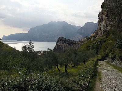 ... wandern wir wieder durch das Lucia-Tal nach Torbole