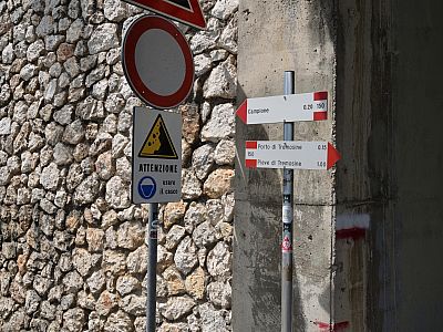 In einer Serpentine  marschieren wir auf der alten Straße weiter Richtung Campione