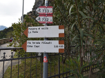 Die Ponalestraße beginnt im Süden von Riva