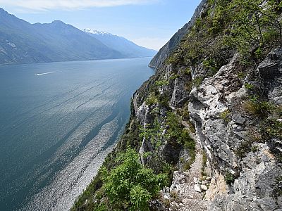 Anschließend geht es in technisch einfachem, aber ...