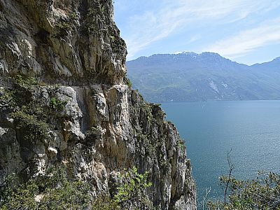 Beim Blick zurück kann man oft den kühn angelegten Weg sehen