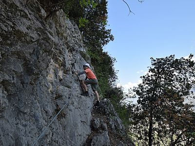 Wieder geht es recht ausgesetzt bergauf... 
