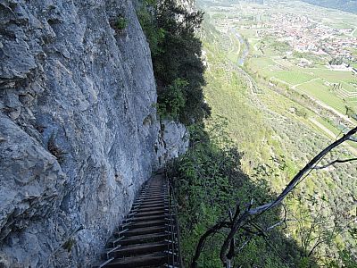 Die zweite Treppe mit Dro im Hintergrund