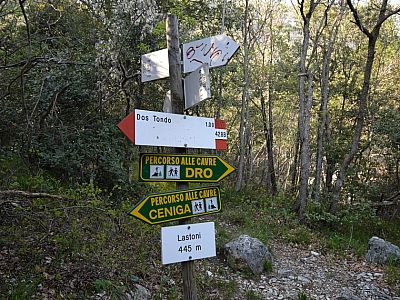 Hier steigen wir rechts nach Dro ab