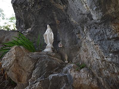 ... eine kleine Statue ... 