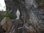... eine kleine Statue ...
