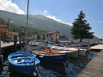 Wir starten unsere Tour am Hafen von Torbole