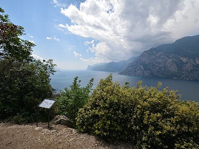 Weit reicht der Blick über den See nach Süden
