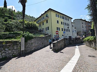 Hier halten wir uns links ...