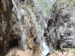 Der Ausblick zurück in die malerische Klamm